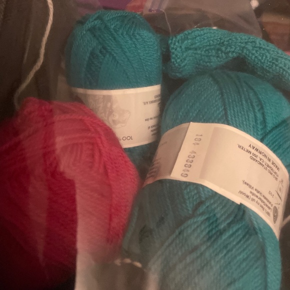 Yarn - Picture 1 of 11